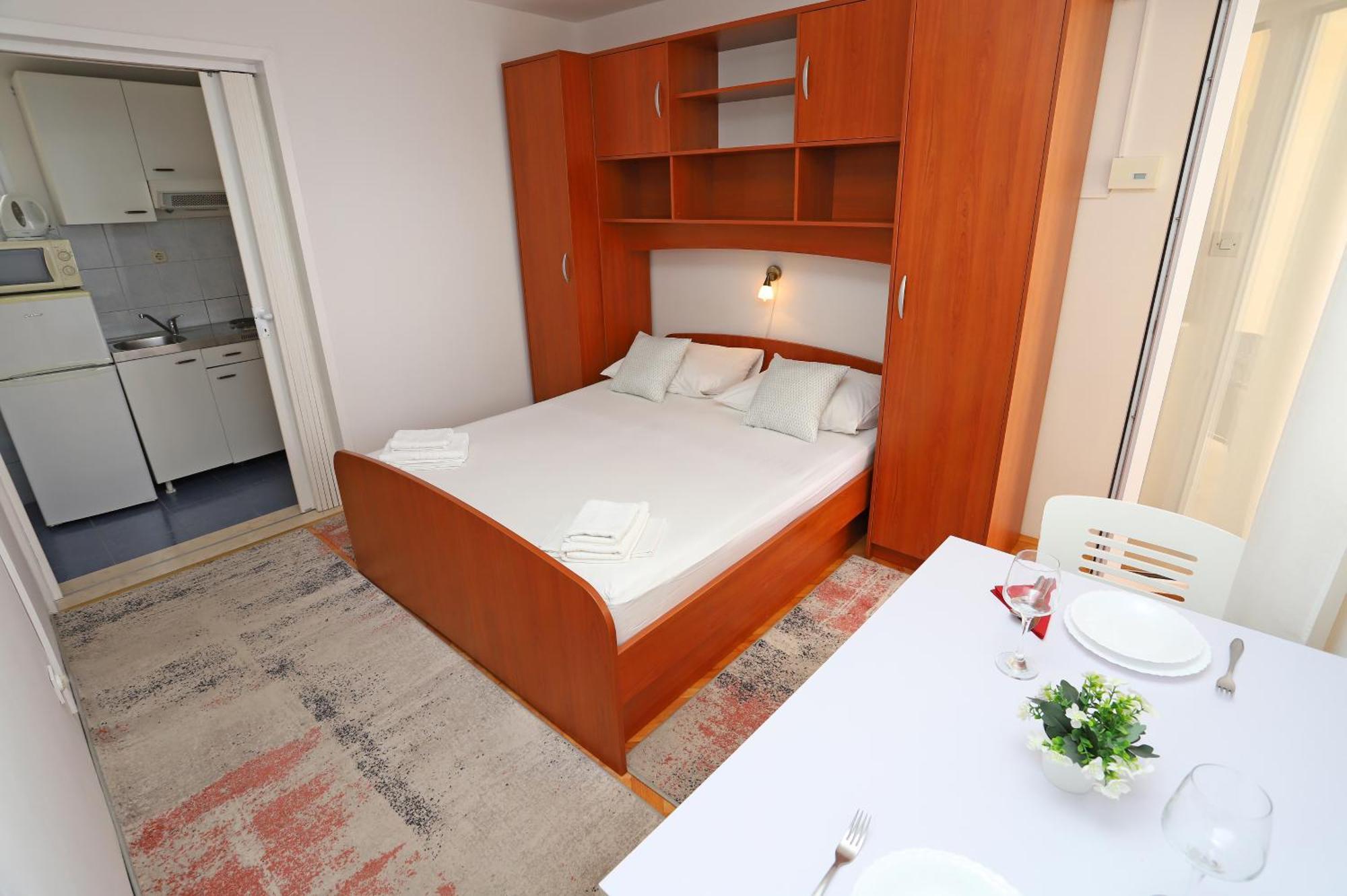 Apartments Edita & Robert Локва-Рогозница Экстерьер фото